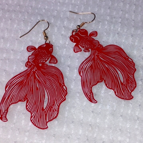 Beautiful Red Chinese goldfish fish dangling earrings - Picture 1 of 4
